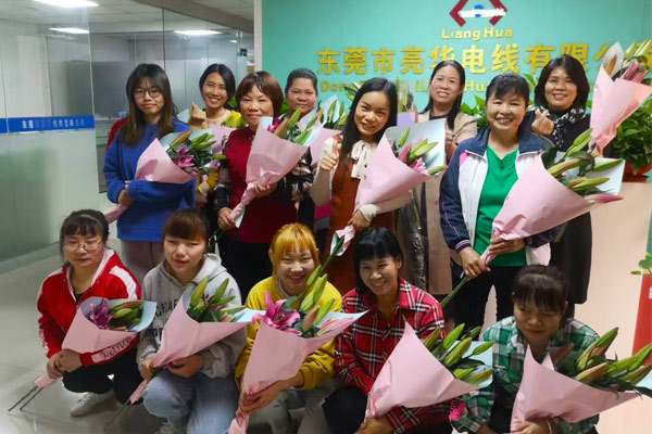 亮華電線(xiàn)公司慶?！叭恕眿D女節(jié)：巾幗不讓須眉